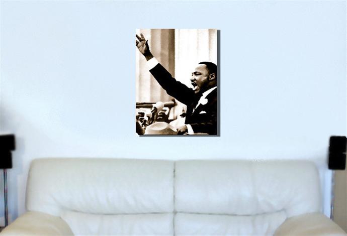 Depiction of king1 on a drawing room wall.