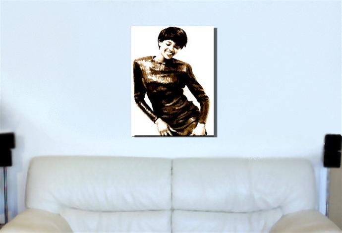 Depiction of naomi1 on a drawing room wall.